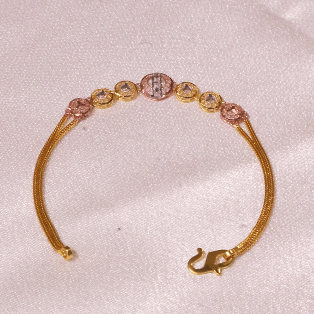 BRACELET